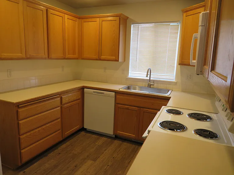 2112 S Longmont Ave — Photo 12