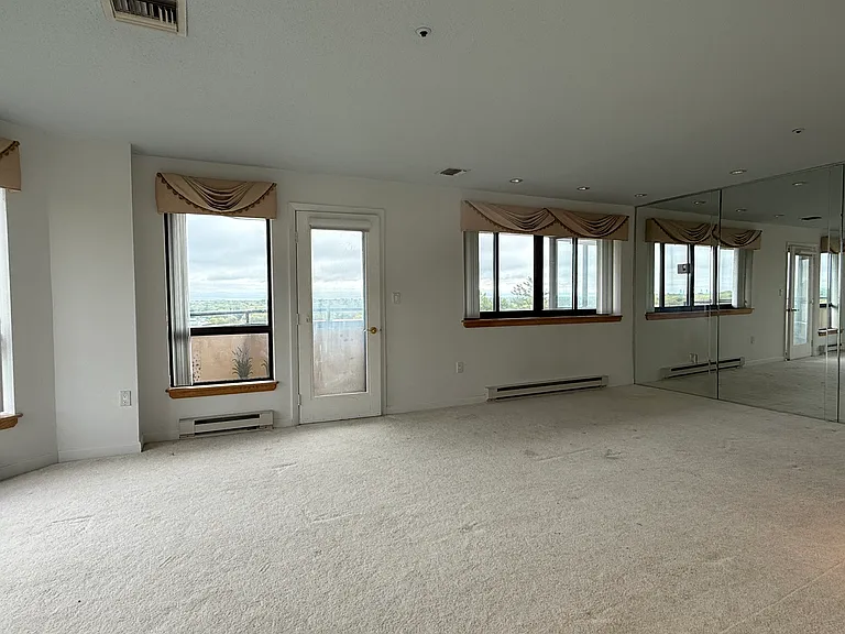 198 Burkhall St #505 — Photo 4