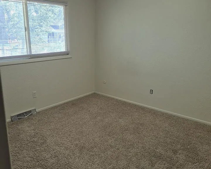 2901 Vermillion Dr — Photo 4