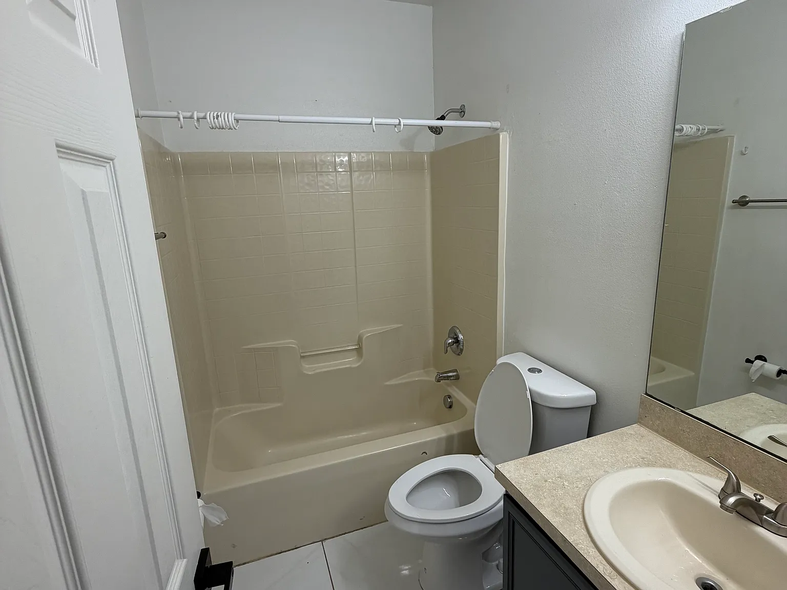 3 bed, 1071 sqft, $1,800 — Photo 2