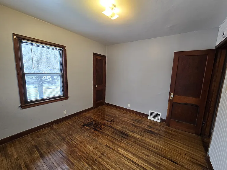 401 Charles St — Photo 9