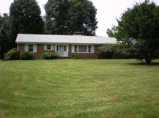 907 Ridgecrest Dr, Greensboro, NC 27410