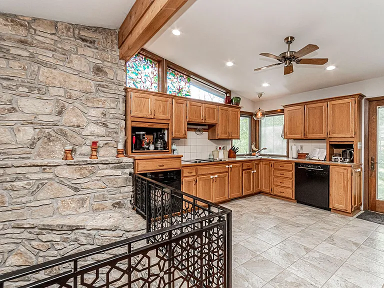144 S Dartmouth Dr — Photo 9