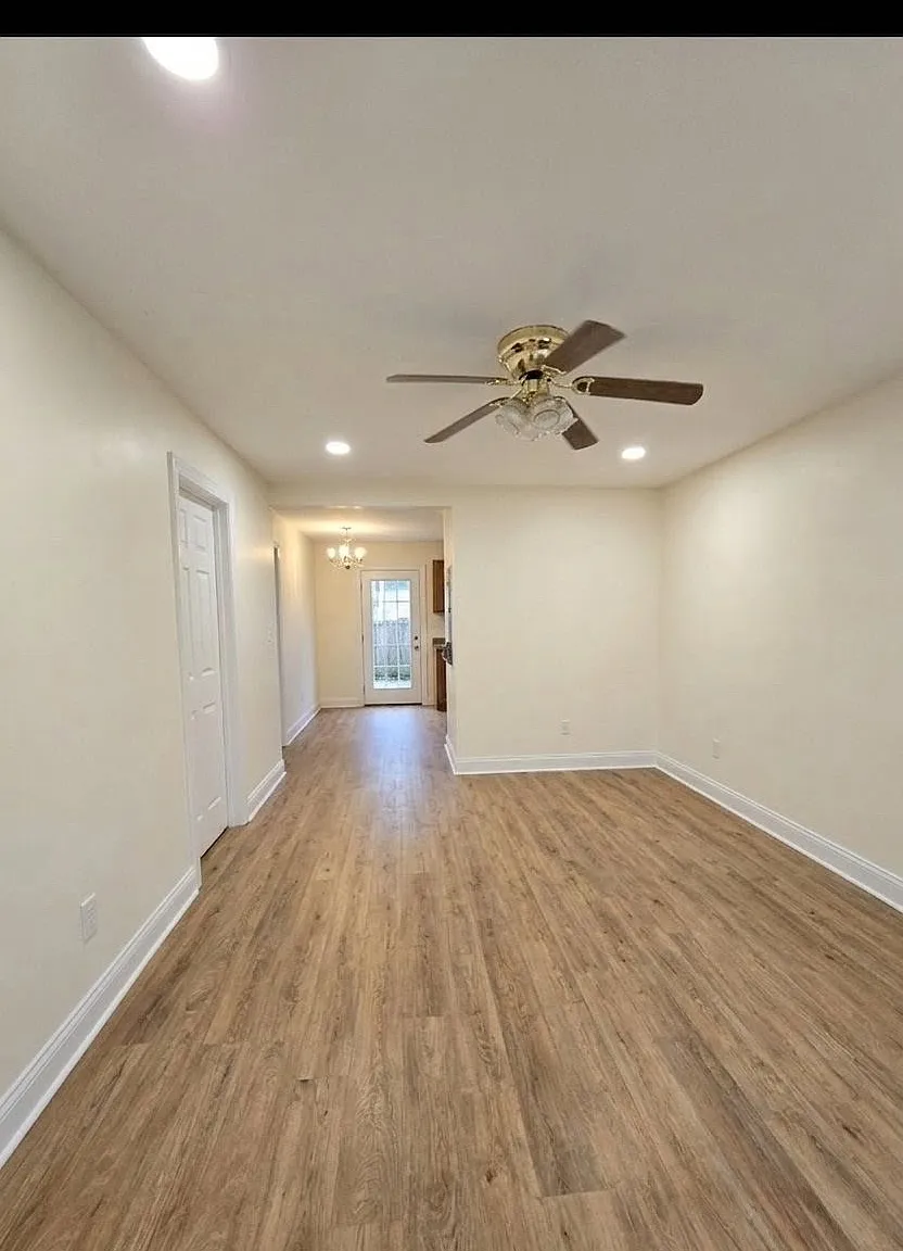 2 bed, 1.5 bath, 920 sqft, $1,400 — Photo 3