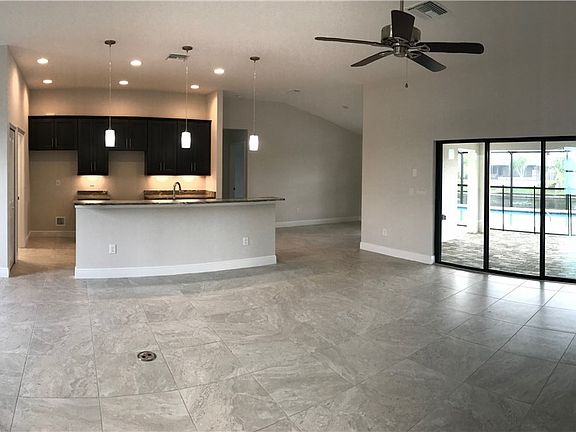 5th image of 542 SE 1st Terrace Cpe