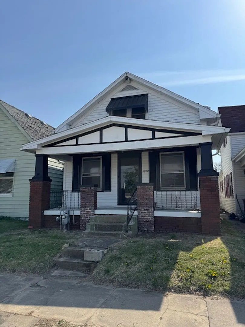 1319 N Elliott St photo 1