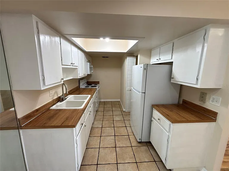 5169 Vineland Rd #B208 — Photo 5