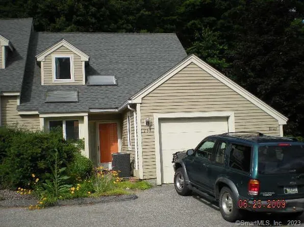 135 Courtyard Lane #135, Mansfield, CT 06268