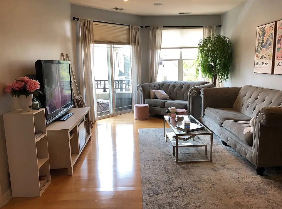 2 bed, 1287 sqft, $2,295 — Photo 2