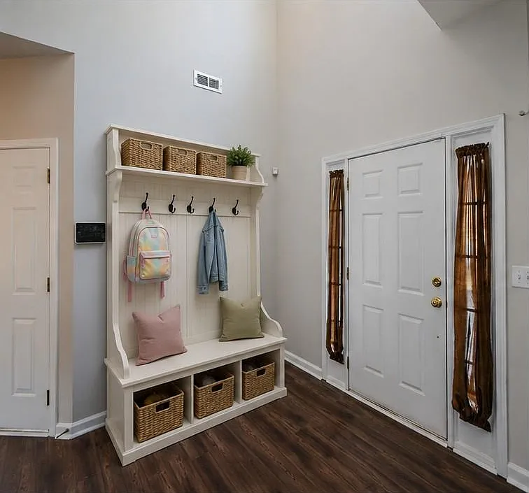 3 bed, 2.5 bath, 2112 sqft, $2,250 — Photo 3