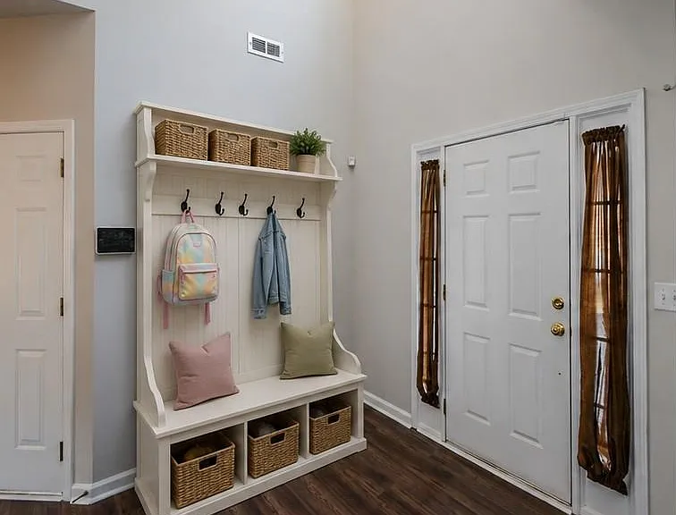 3063 Grace Ct — Photo 3