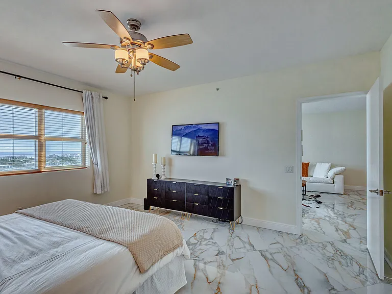 2640 Lake Shore Dr #2014 — Photo 31