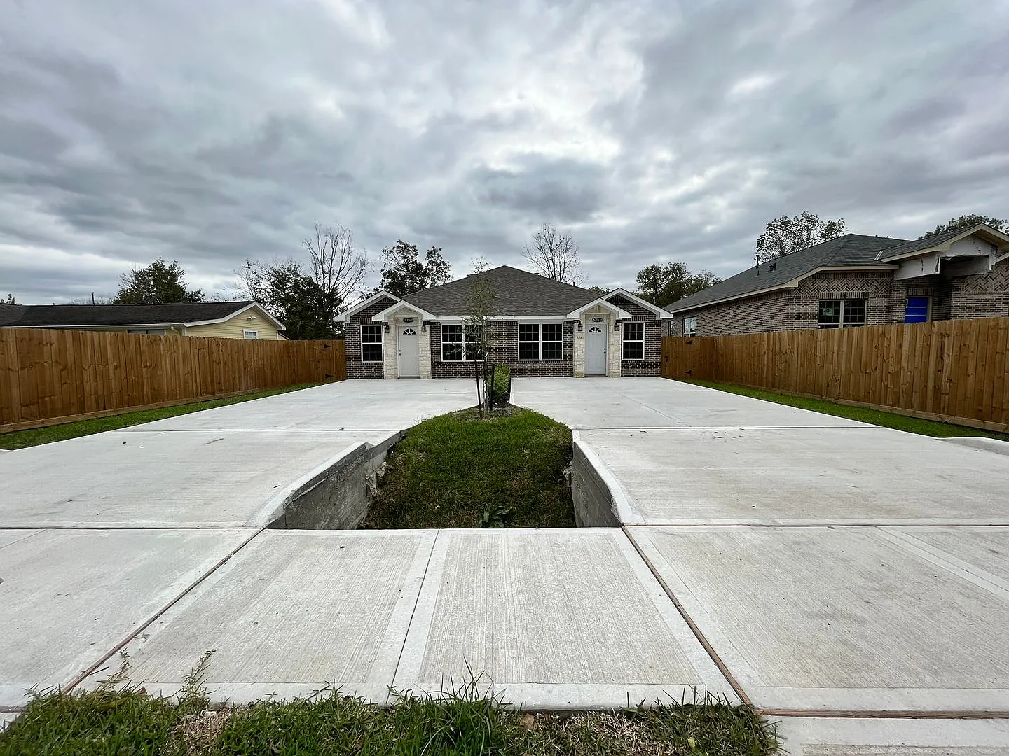Move In Ready!! 3 Bedroom, 2 Bath Duplex!! — Photo 3