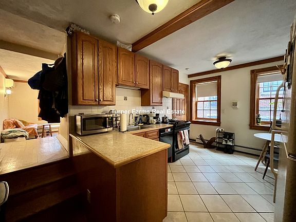 4th image of 61R Anderson St #6R