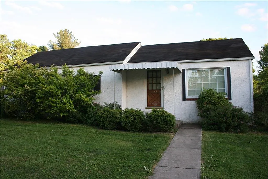 169 E Elm St photo 1