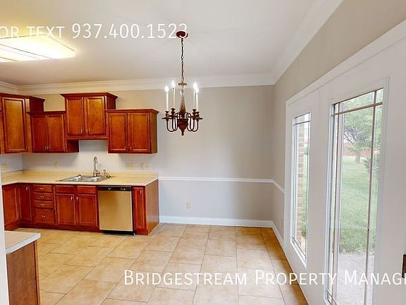 3rd image of 330 Adamsmoor Dr