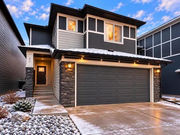 902 S Bluerock Way SW, Calgary, AB T2Y 0S5