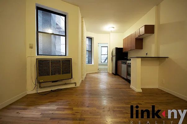 Rented by Link NY Realty | media 25