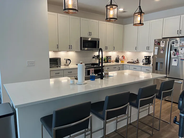 4577 Mixson Ave — Photo 3