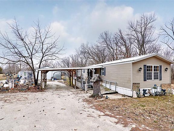 4th image of 748 Walker Rd