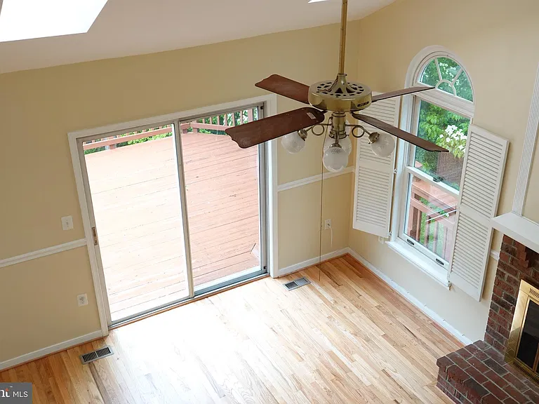 10295 Dunn Meadow Rd — Photo 2