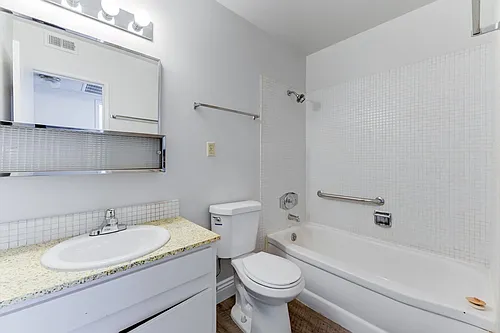 4417 Berkley Ave Photo 1