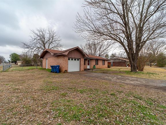 2nd image of 105 East Dr