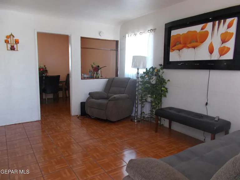 7724 Mustang Ave — Photo 4