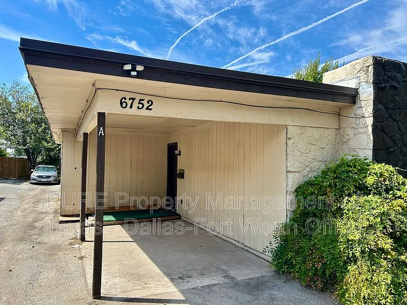2 bed, 2.0 bath, 1064 sqft, $1,353 — Photo 3