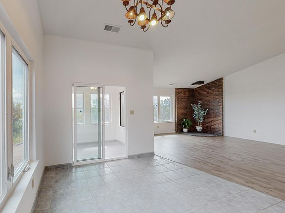 2nd image of 8 Calle Encantada