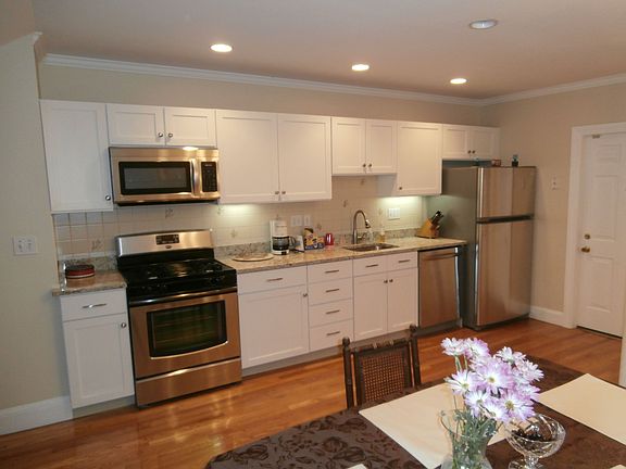 updated eat in kitchen