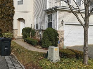 4 Krzynowek Ct, Parlin, NJ 08859