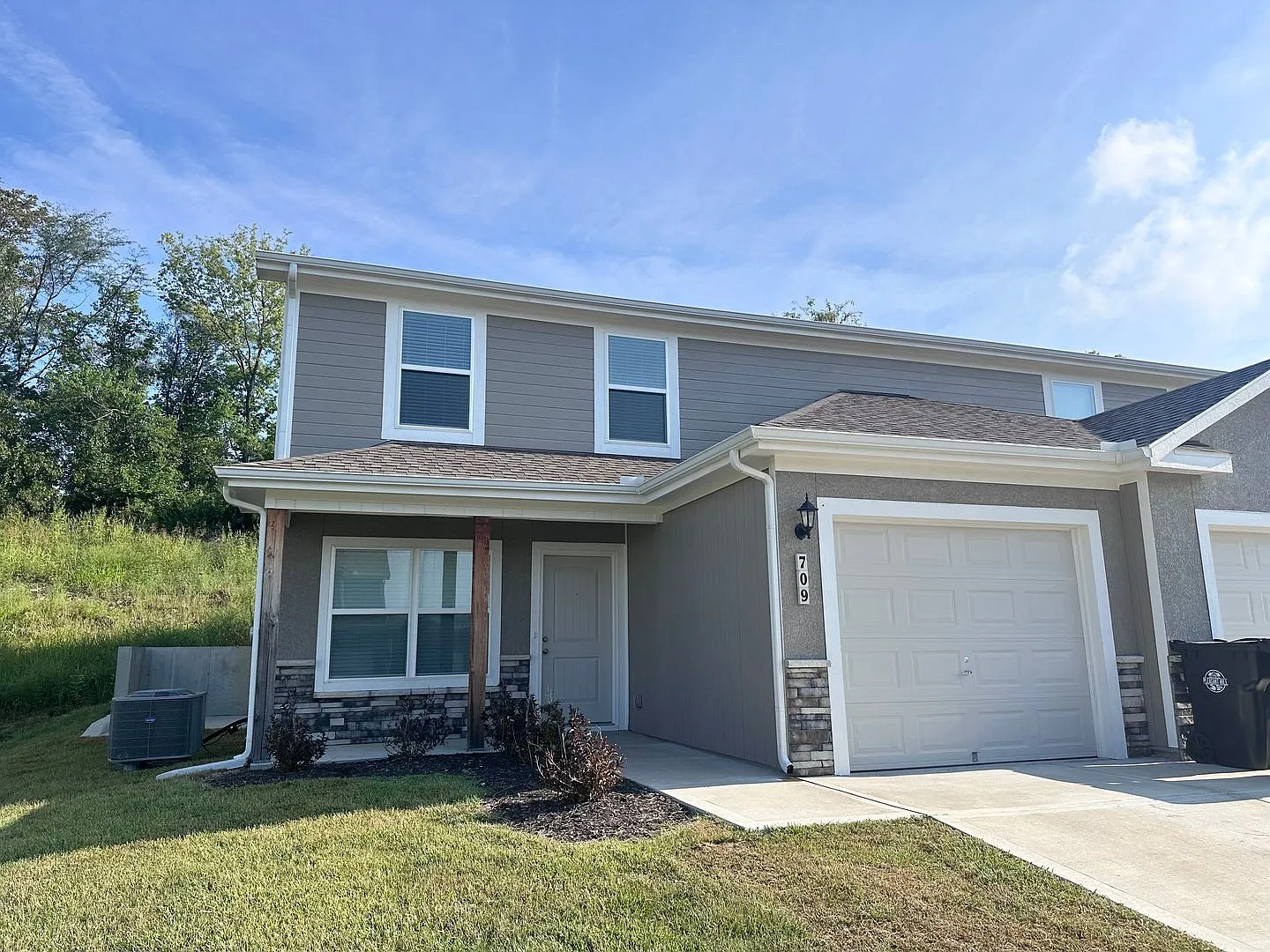 3 Bed | 2.5 Bath | 1 Car Garage Duplex in Pleasant Hill — Photo 2