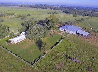 825 Jahn Ln, Schulenburg, TX 78956