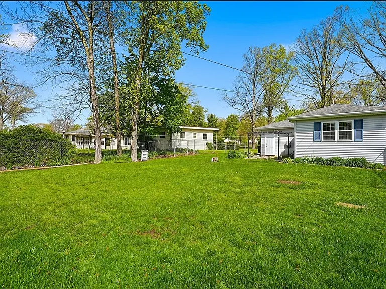 807 Ludwig Park Dr — Photo 2