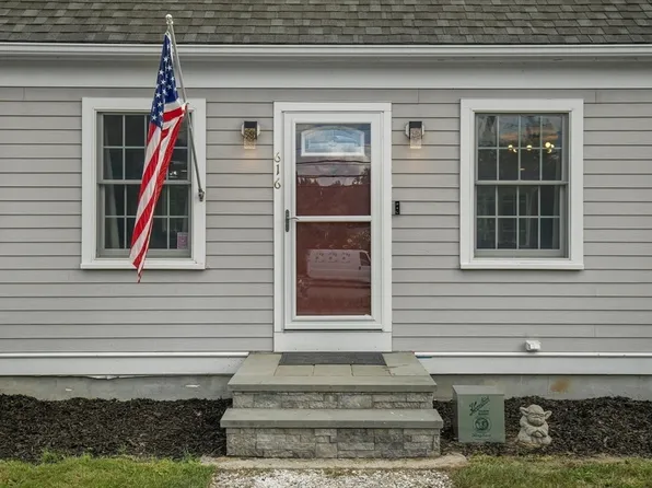 616 Plymouth St, Halifax, MA 02338