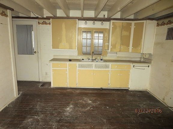 2nd image of 3202 Twin Lakes Dr