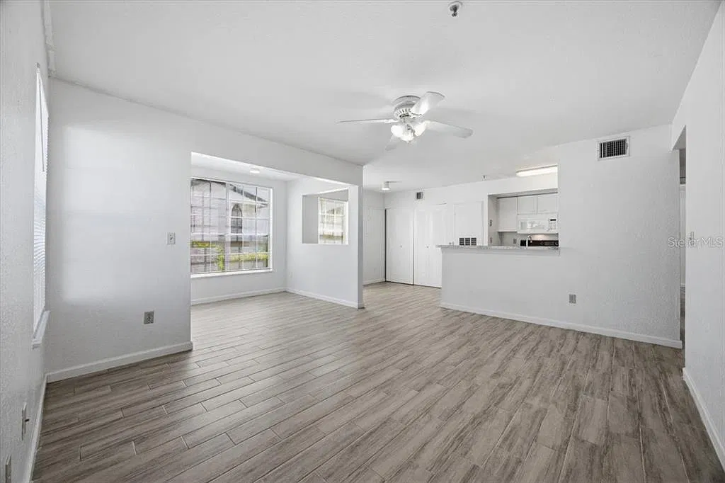 1613 Columbia Arms Cir — Photo 3
