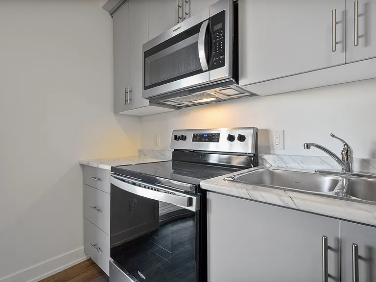 9 Spadina Ave #2 — Photo 11