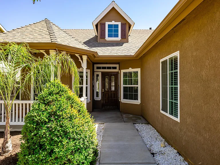 5857 W Millbrae Ave — Photo 3