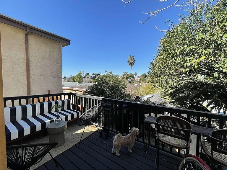 1086 W Edgeware Rd — Photo 8