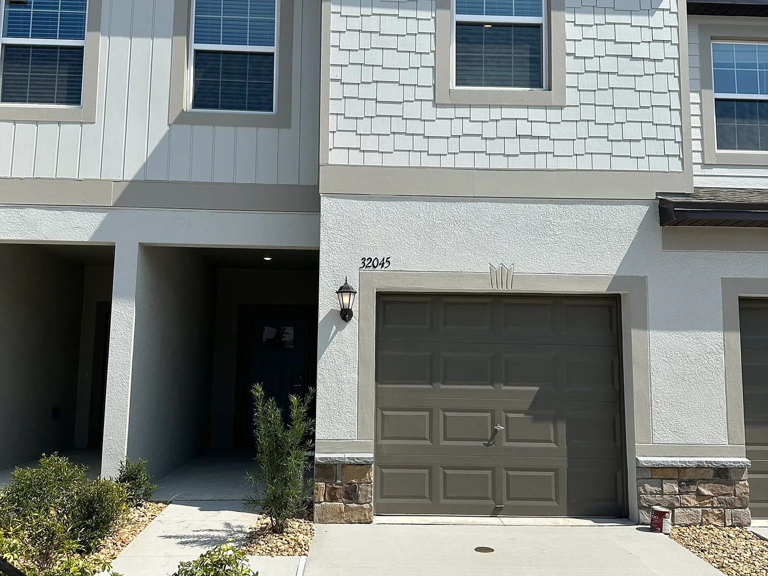 3 bed, 2.5 bath, 1634 sqft, $1,925 — Photo 1