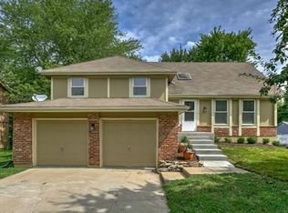 2118 E Stratford Rd, Olathe, KS 66062