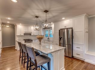 725 Waterford Rd, Windy Hills, KY 40207