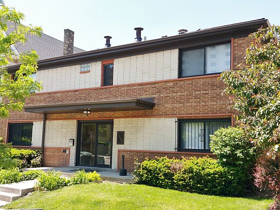 2nd image of 1639 N Farwell Ave APT 209