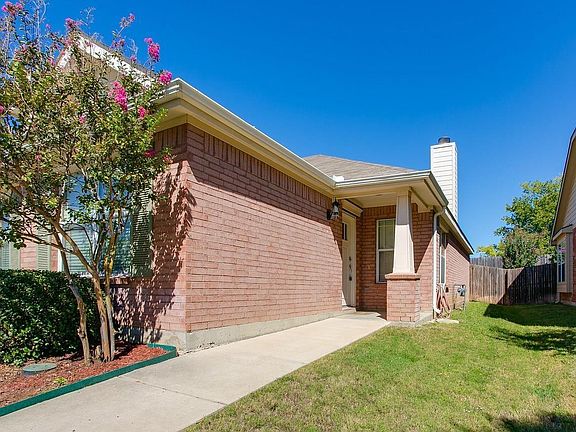3rd image of 4925 Carrotwood Dr