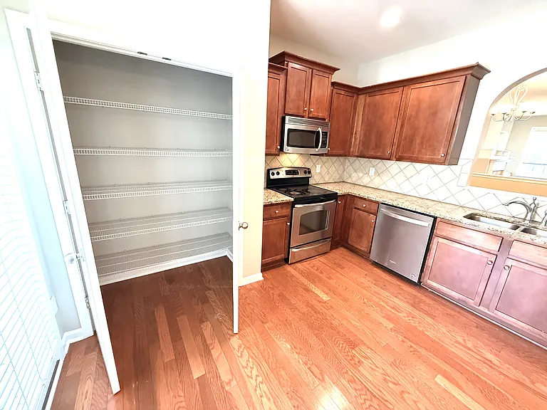 514 Dragby Ln — Photo 30