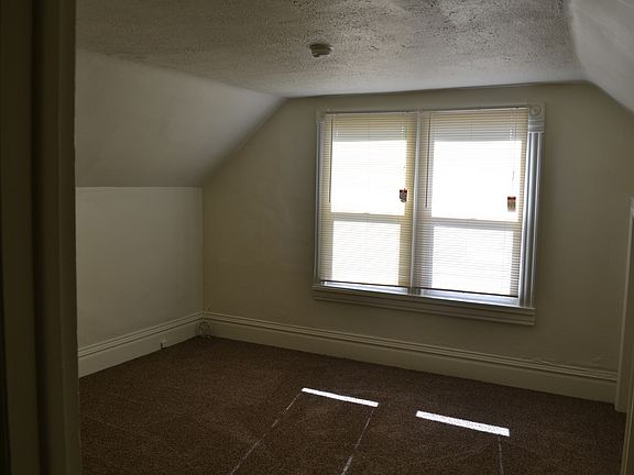 5th image of 233 S 700 E