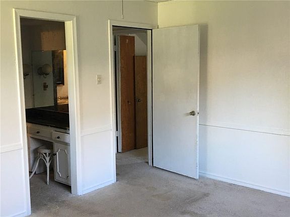 3rd image of 722 Kingsbridge Dr