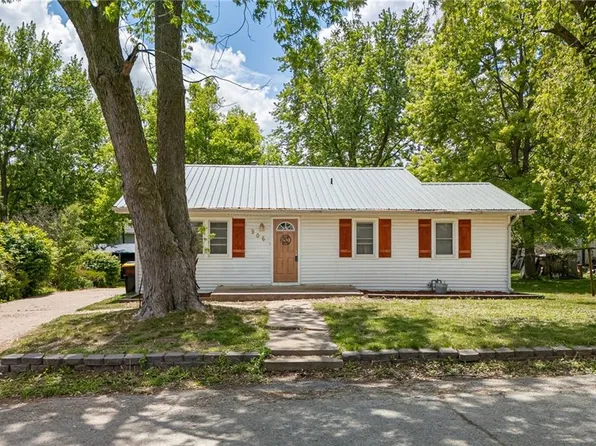 906 W Pearl St, Savannah, MO 64485